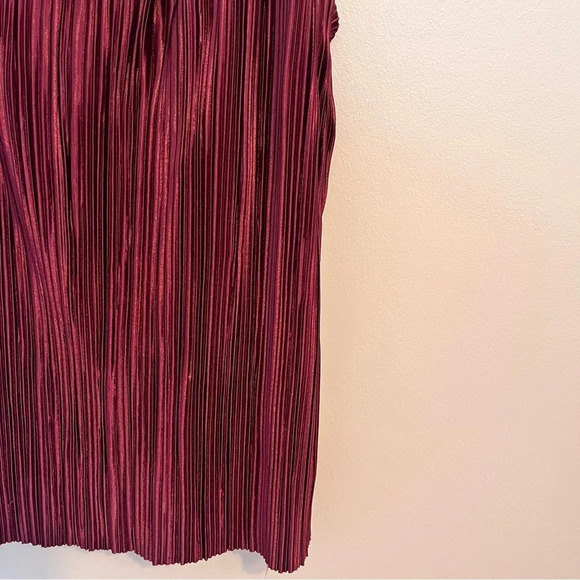 Burgundy Pleated  Cami - Picture 2 of 2